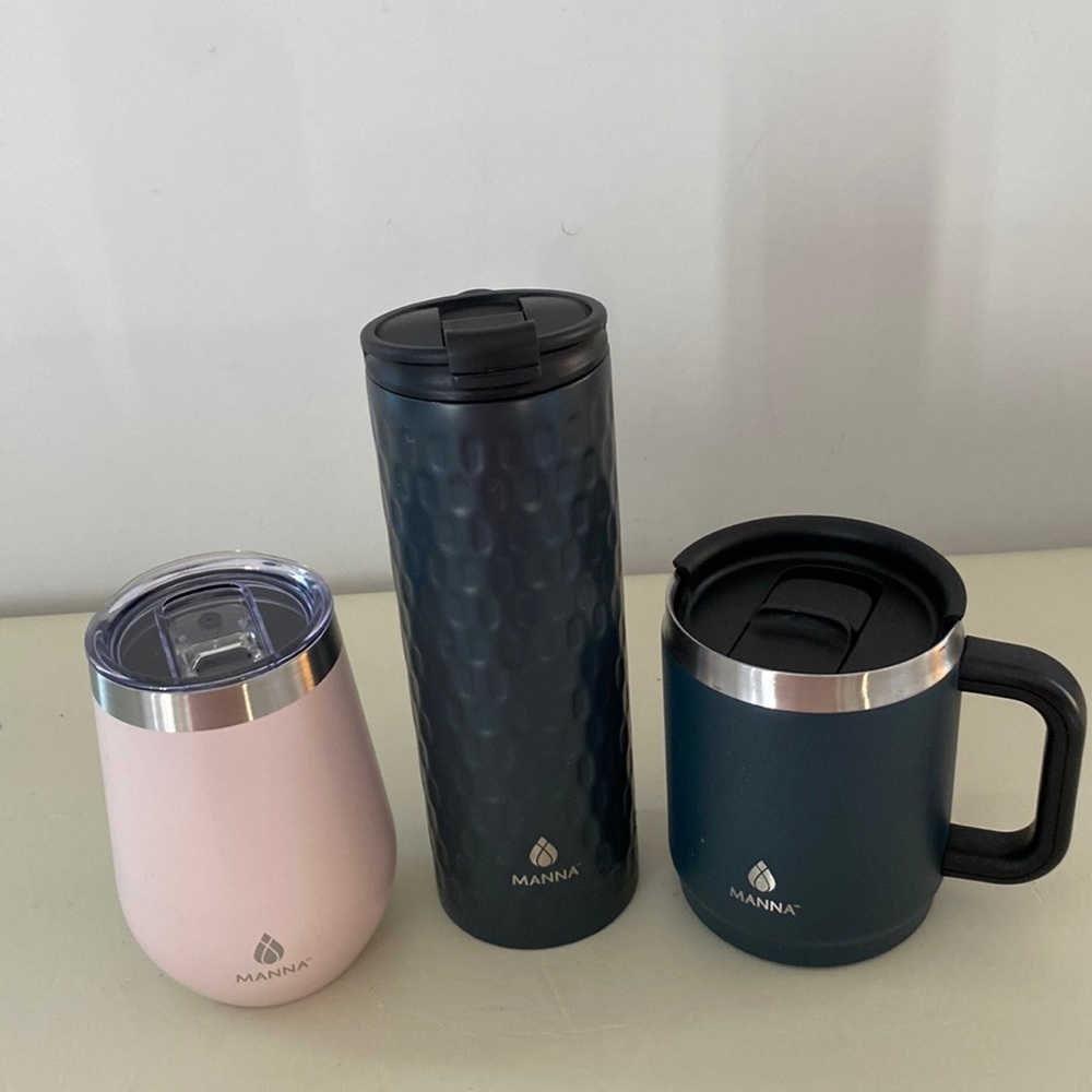 Manna beverage containers in three different colours, styles and sizes.
